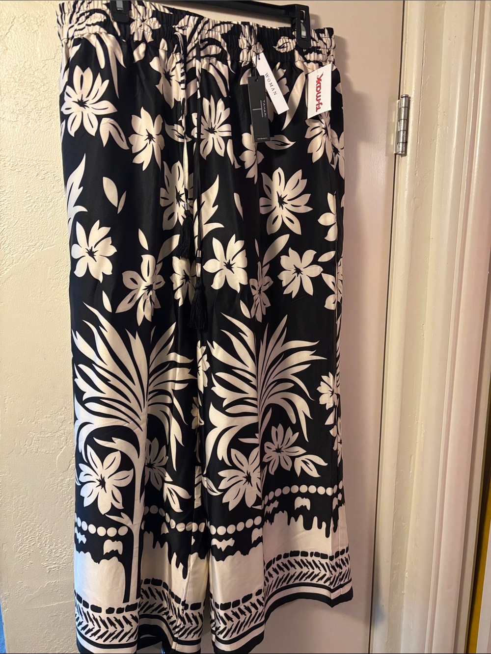 NWT - Tahari Woman Black and Cream Floral Pants - Picture 2 of 8
